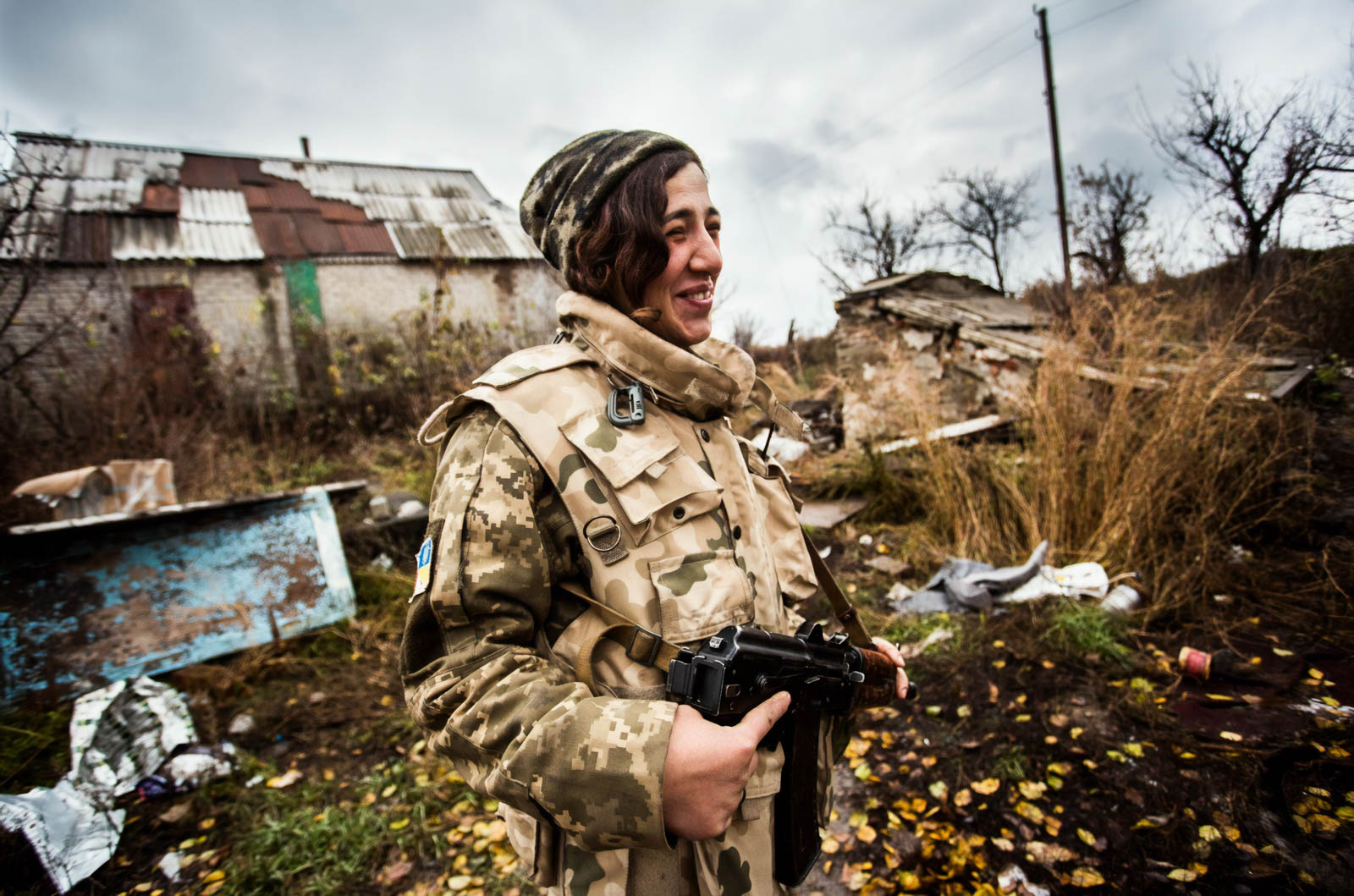 Женщины взяли в плен. Женщины в украинской армии. Донбасс. Донбасс картинки. Фото боевых действий на Украине.